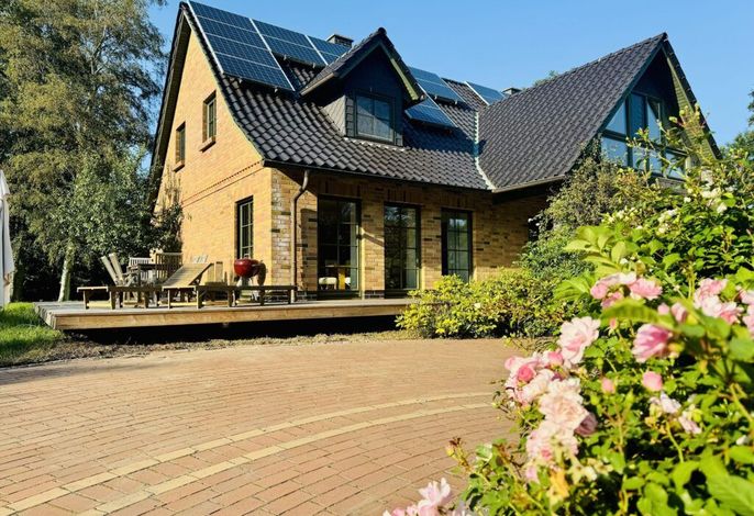 Photo großes Ferienhaus mit Kamin in ruhiger Naturlage auf Rügen 2