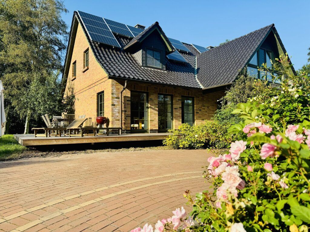 großes Ferienhaus mit Kamin in ruhiger Naturlage auf Rügen