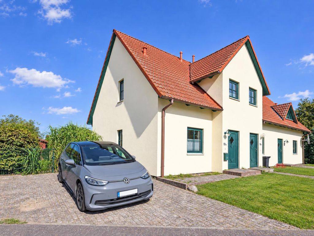 Aussenansicht und Parkplätze