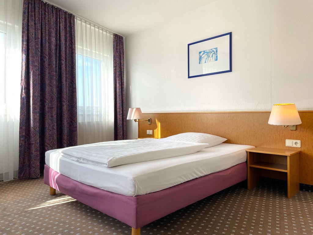 Einzelzimmer mit Queensize Bett
