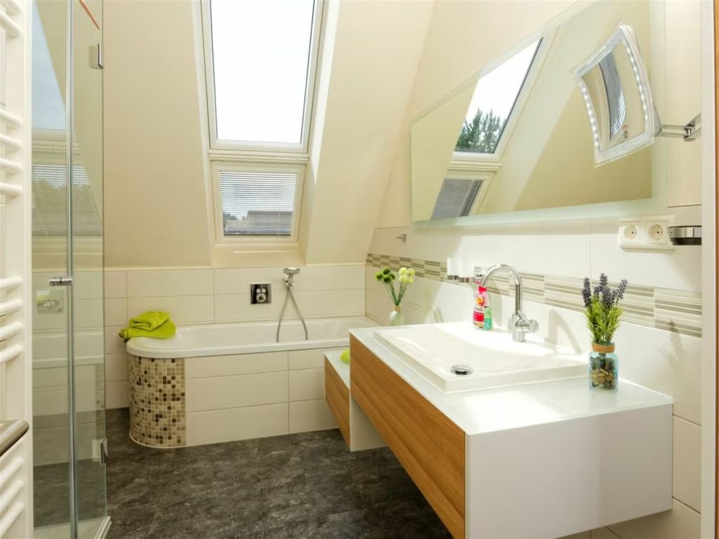 Ferienwohnung Kajüte 7 im Kapitänsweg 2 bietet auf rund 125 m² Wohnfläche über zwei Ebenen.
