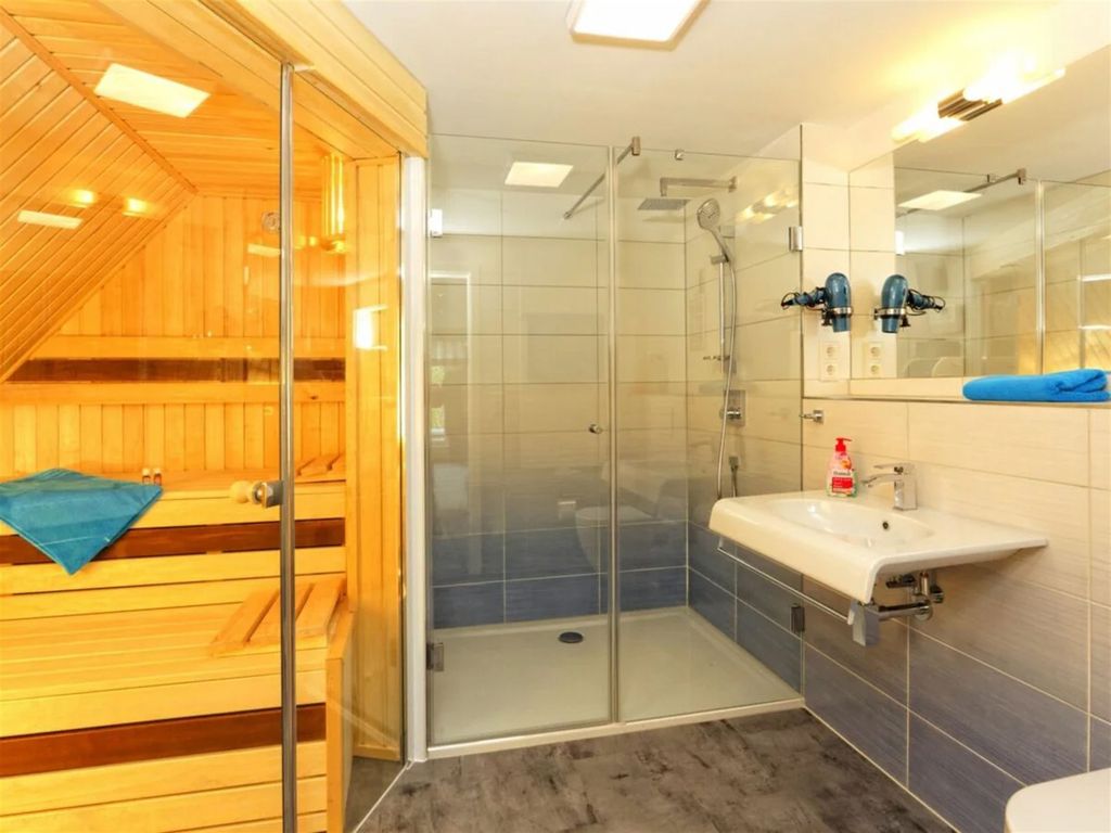 Ferienwohnung Kajüte 7 im Kapitänsweg 2 bietet auf rund 125 m² Wohnfläche über zwei Ebenen.