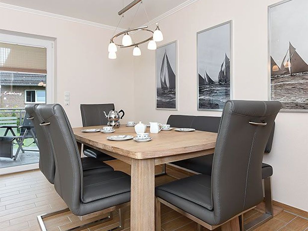Wohnzimmer mit integriertem Küchenbereich