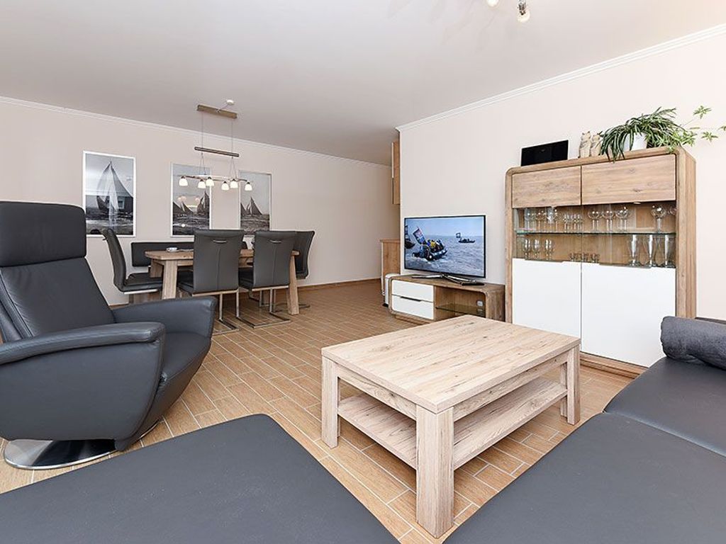 Wohnzimmer mit integriertem Küchenbereich