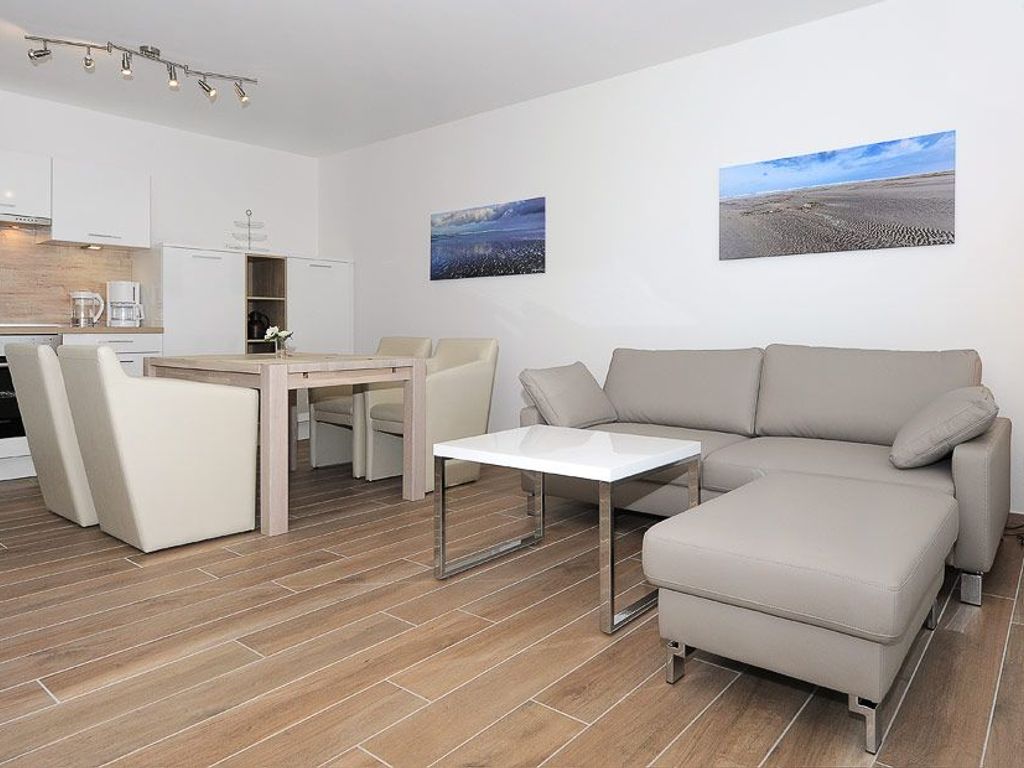 Wohnzimmer mit integriertem Küchenbereich