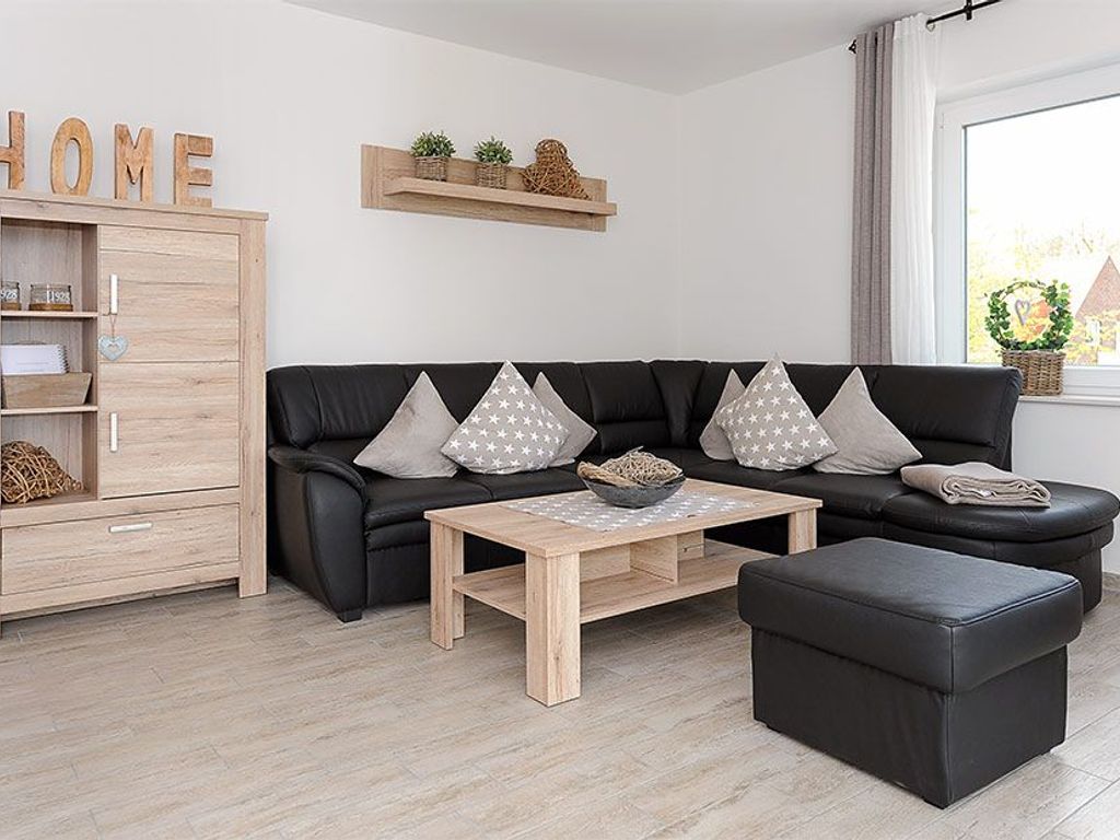 Wohnzimmer mit integriertem Küchenbereich