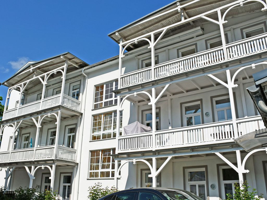 schöne 2-Raum-Fewo mit großem Balkon und Strandkorb