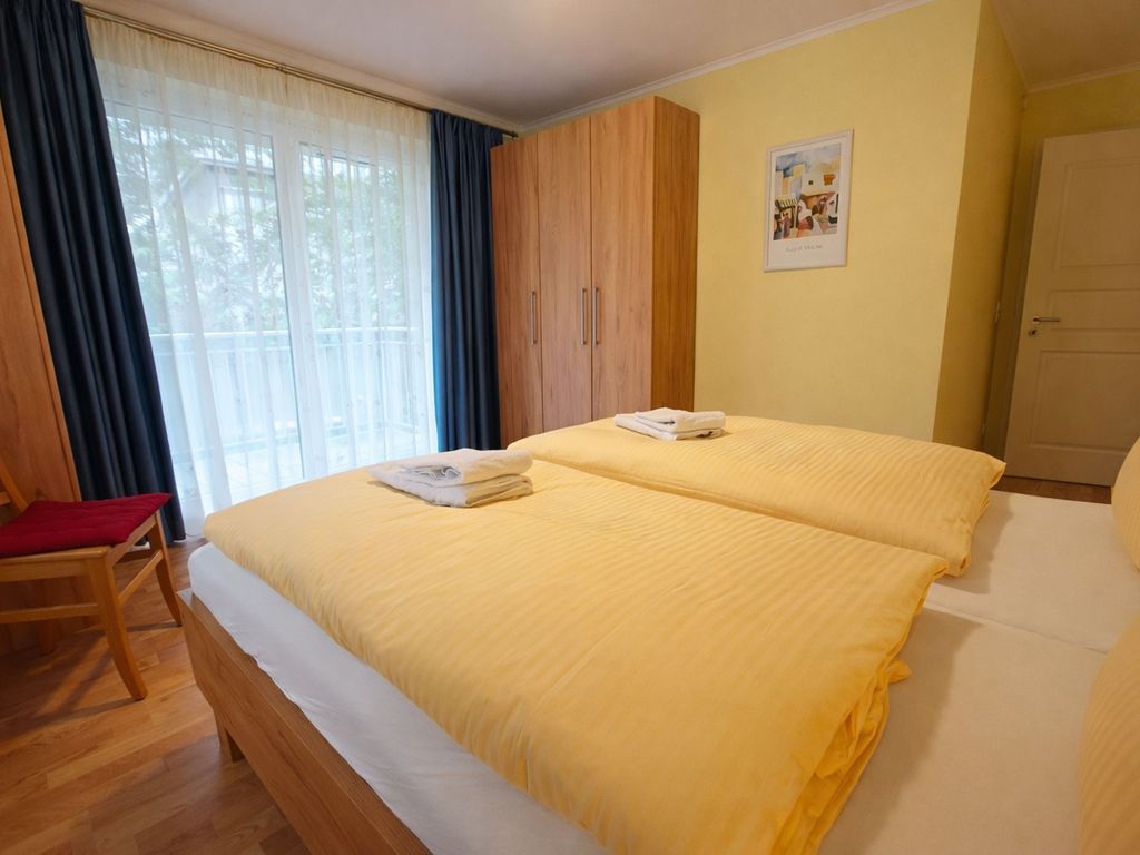 Schlafzimmer mit Doppelbett