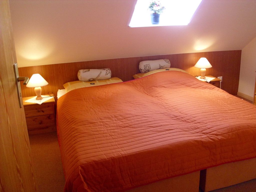 Schlafzimmer mit Doppelbett