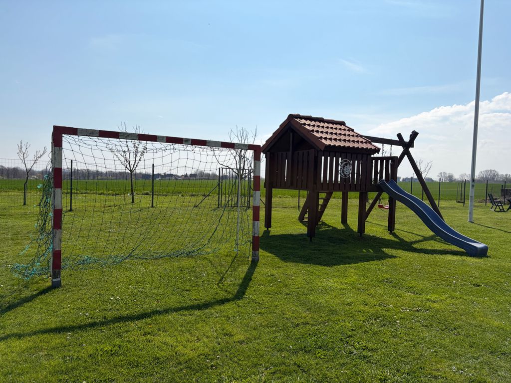 Spielplatz auf dem Grundstück