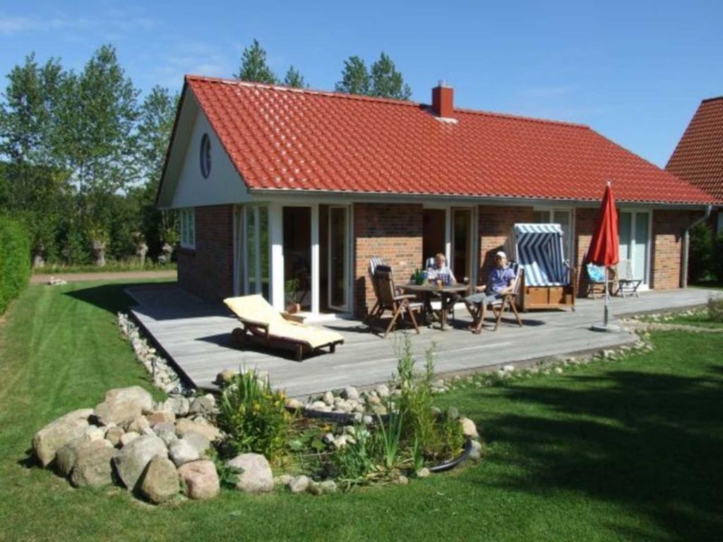 Außenansicht mit Terrasse