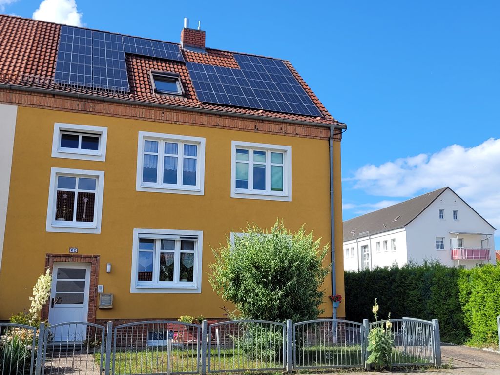 Außenansicht und Hauseingang