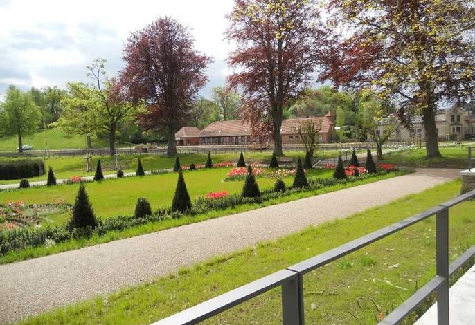 Rosengarten vor dem Schloß