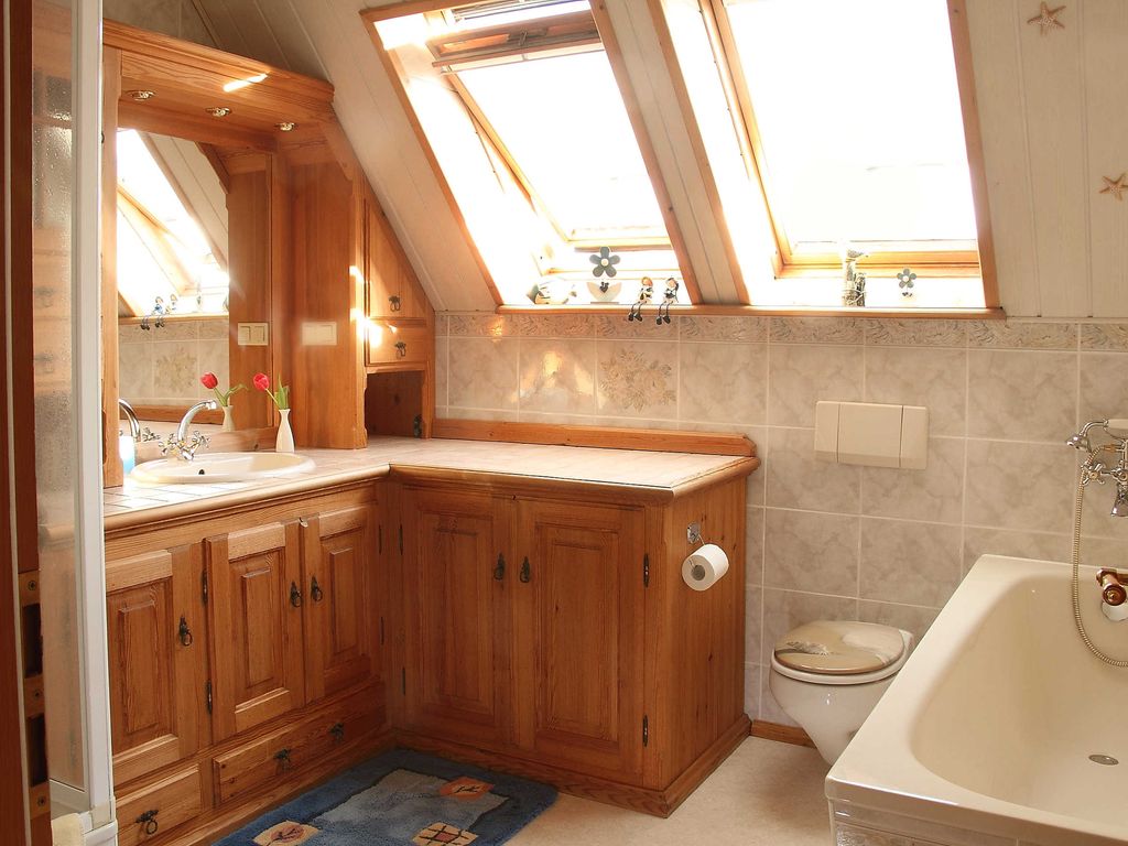 Bad mit Badewanne