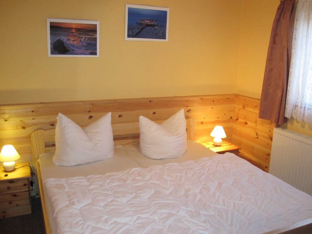 Das 1. Schlafzimmer mit Doppelbett