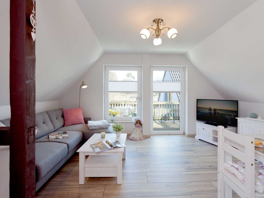 Wohnzimmer mit Balkon