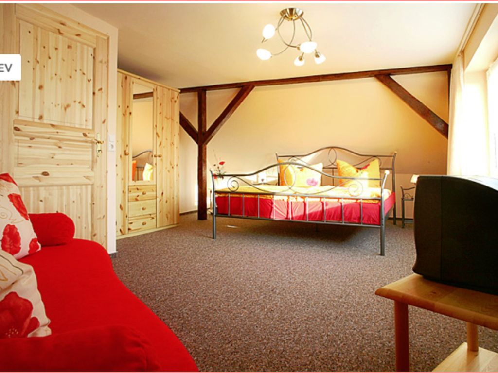 Schlafzimmer mit Doppelbett