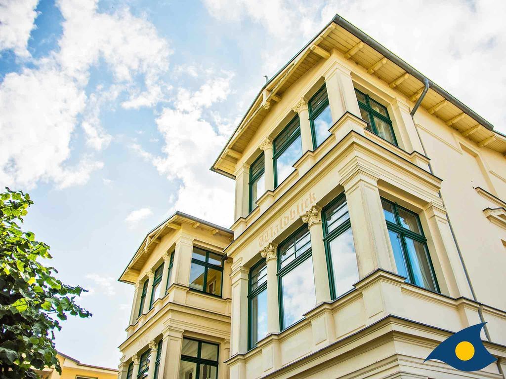 Villa Waldblick Bansin: Fassade mit Erkerfenstern