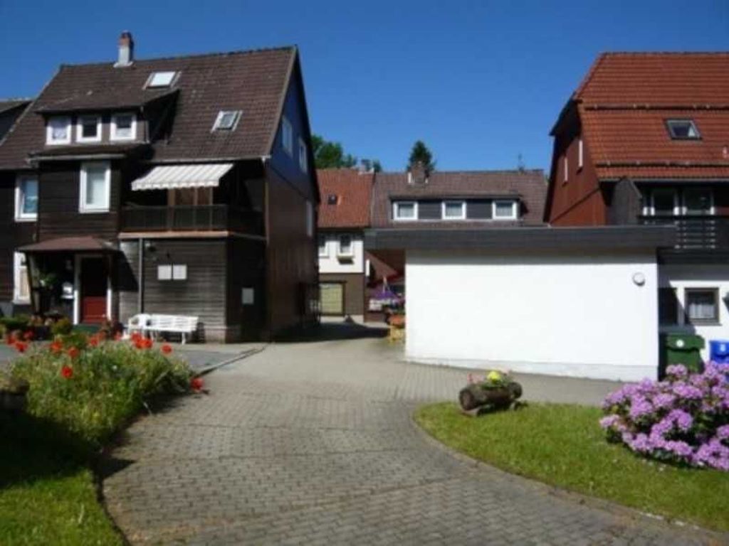 Außenansicht von hinten. Im linken Haus befindet sich die Ferienwohnung befindet.