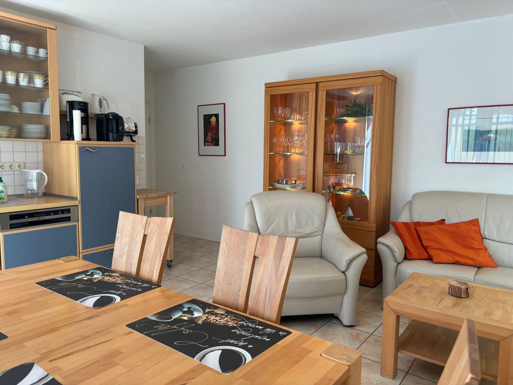 Wohnzimmer mit offener Küche & Essbereich
