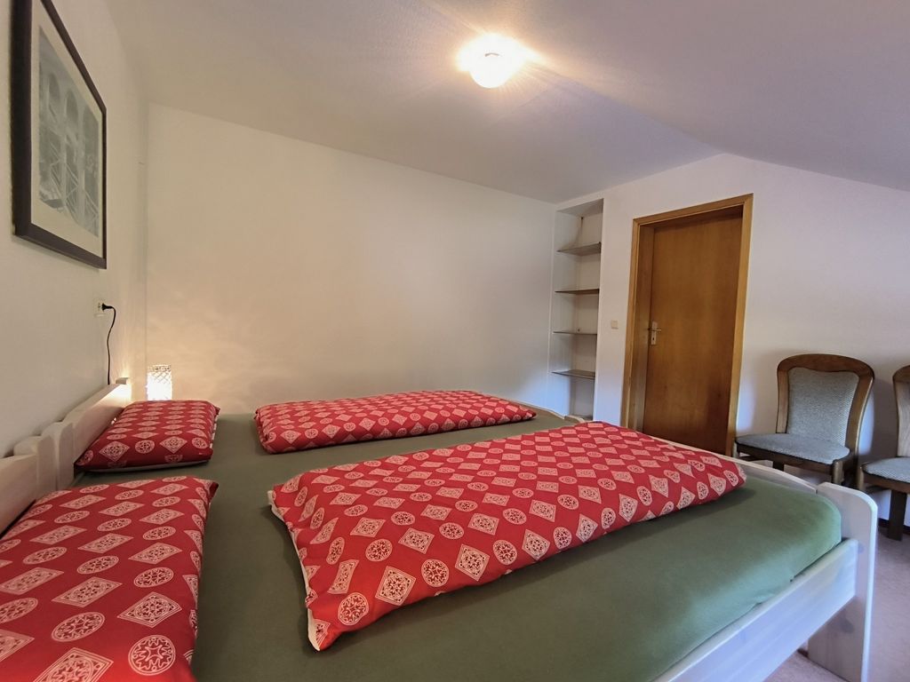 Schlafzimmer mit zwei Betten