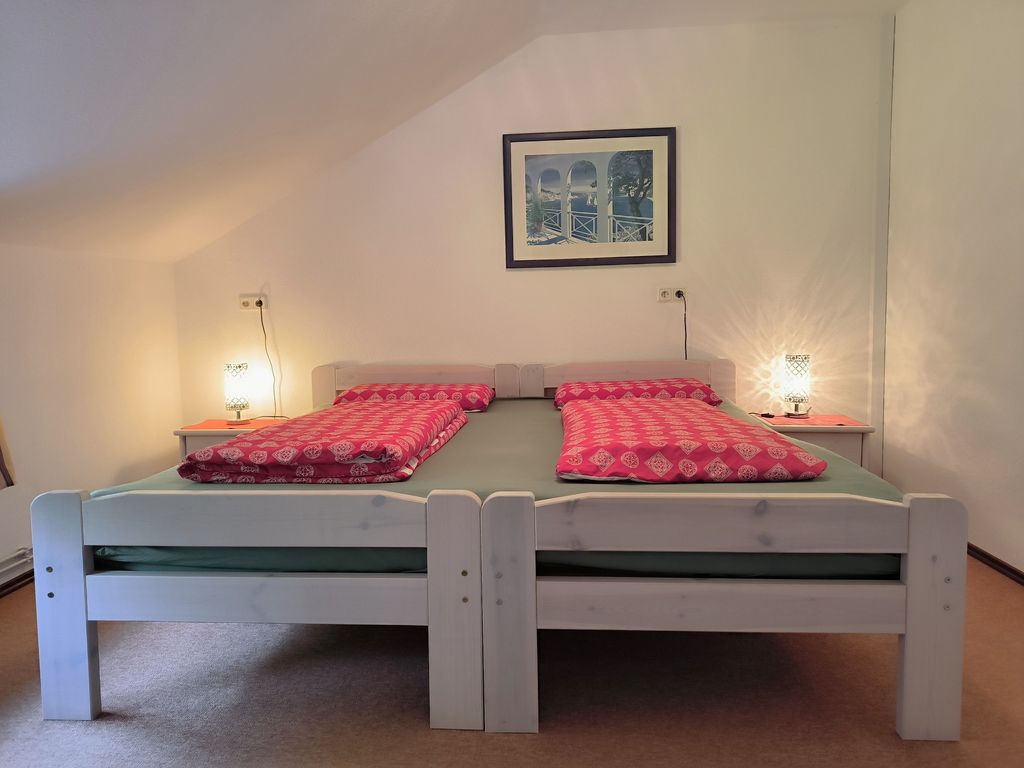 Schlafzimmer mit zwei Betten