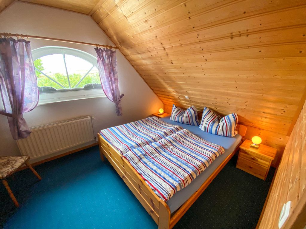 Schlafzimmer mit Doppelbett