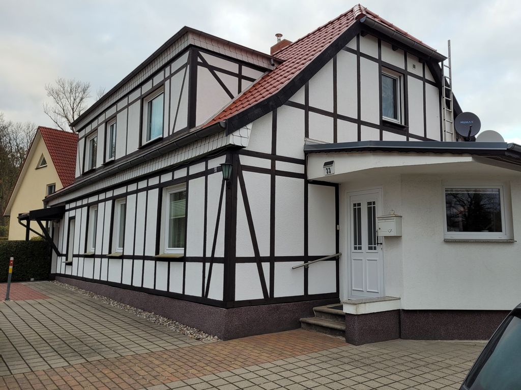 Außenansicht Straßenseitig mit Zugang zu Ferienwohnung II