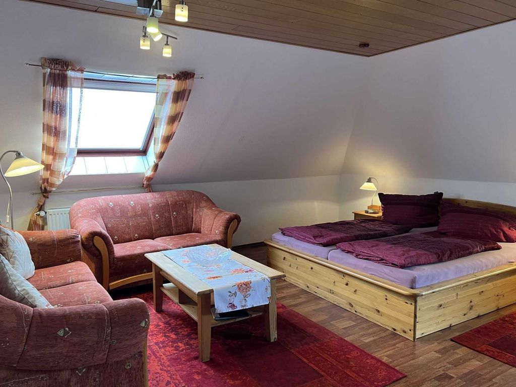 Kombi. Wohn-/Schlafzimmer mit Doppelbett