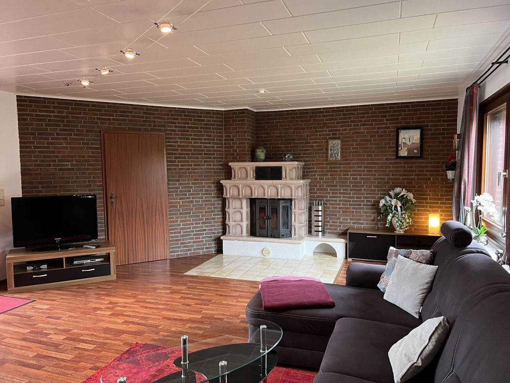 Wohnzimmer mit offenen Kamin