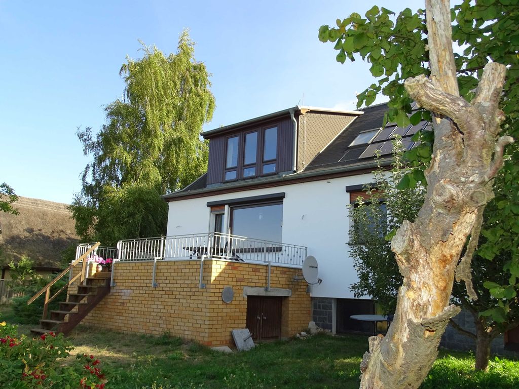 Wohnhaus mit Ferienwohnung im Dachgeschoss