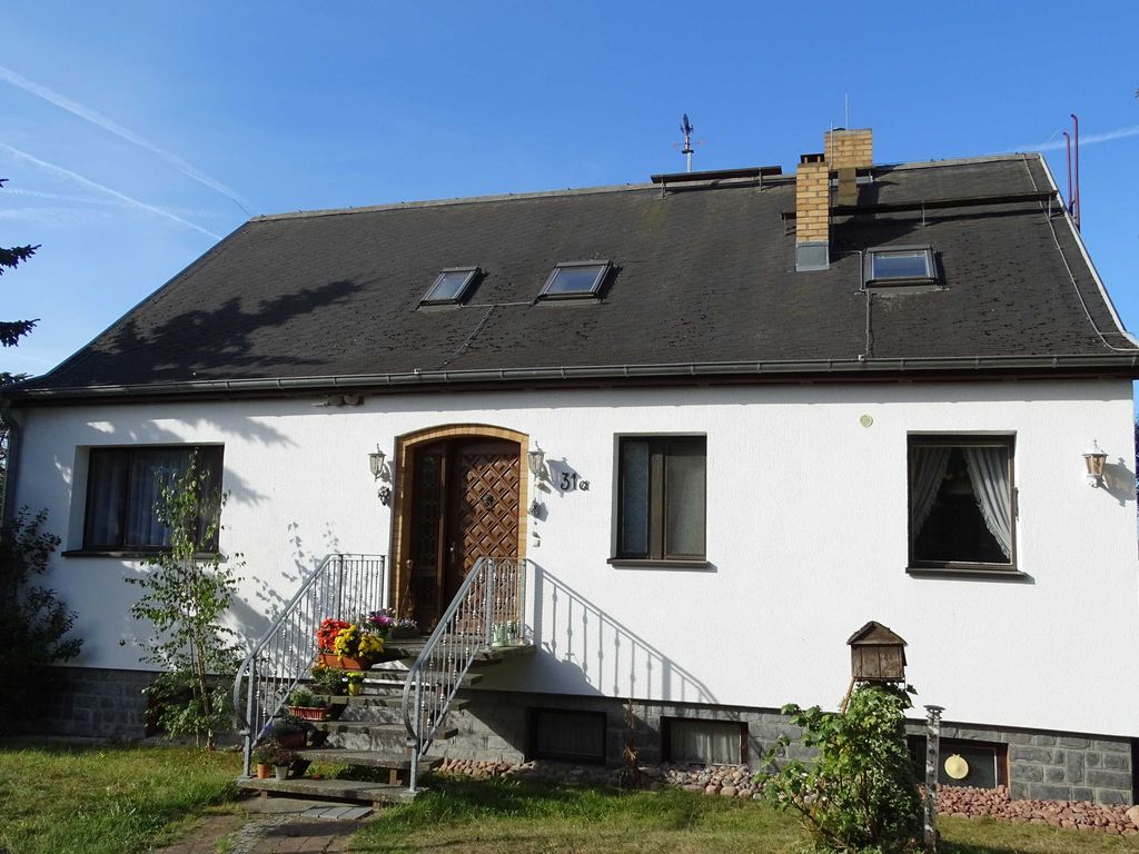 Wohnhaus mit Ferienwohnung im Dachgeschoss