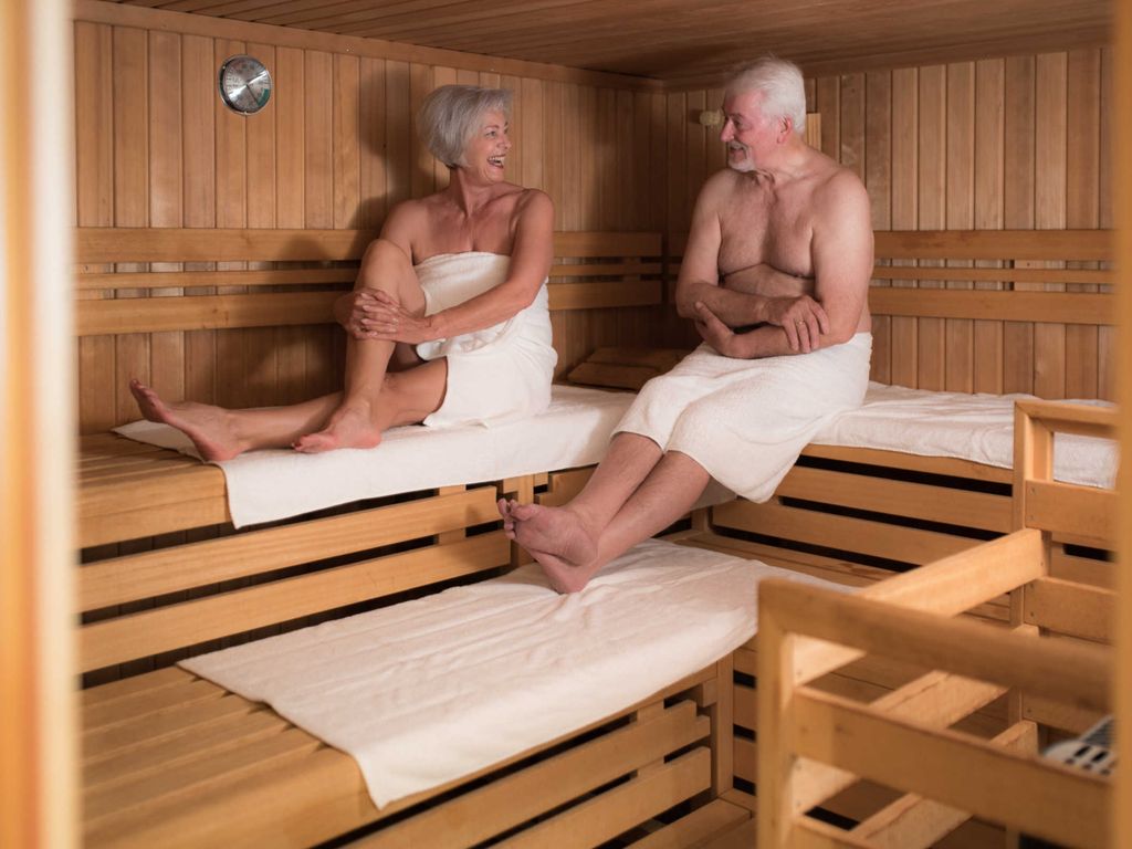 Nac heinem langen Strandspaziergang lädt unsere Sauna zum Entspannen ein. Saunatücher, Mineralwasser und Saunaöle in verschiedenen Duftrichtungen stehen kostenfei zur Verfügung.