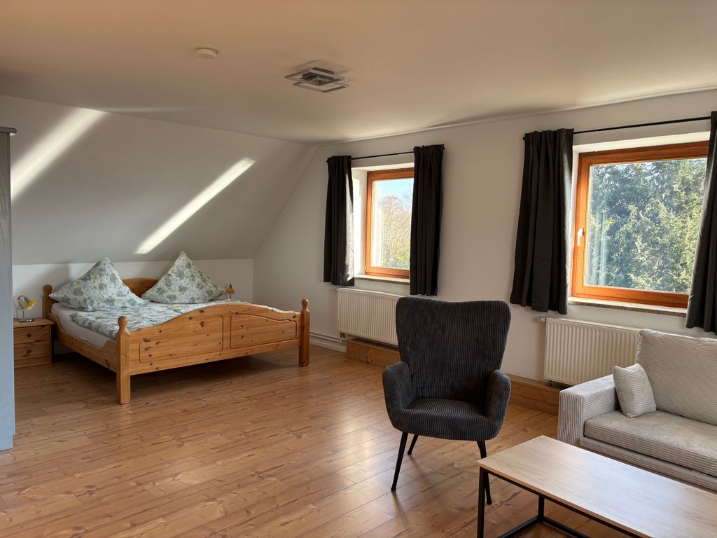 Wohnbereich mit Doppelbett