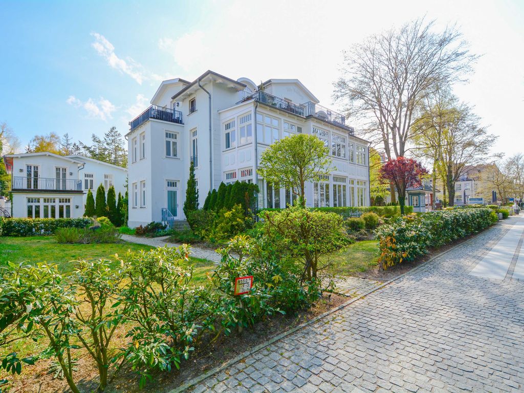 Die Villa Waldburg von außen - Ihre Wohnung befindet sich links daneben im Hinterhaus