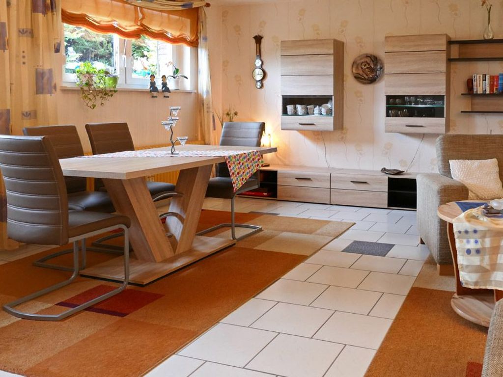 Wohnzimmer mit Essbereich