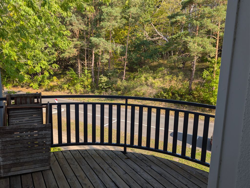 Blick auf die vordere Terrasse neben dem Eingang