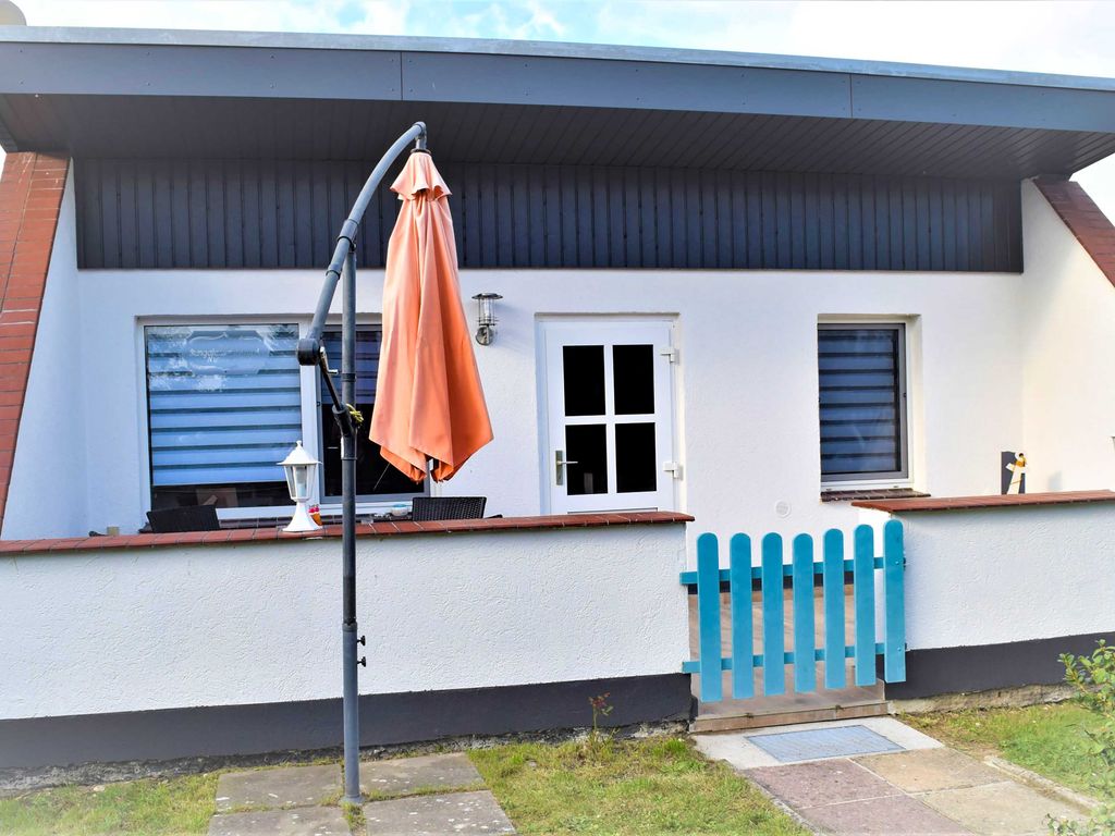 Außenansicht Eingang und Terrasse