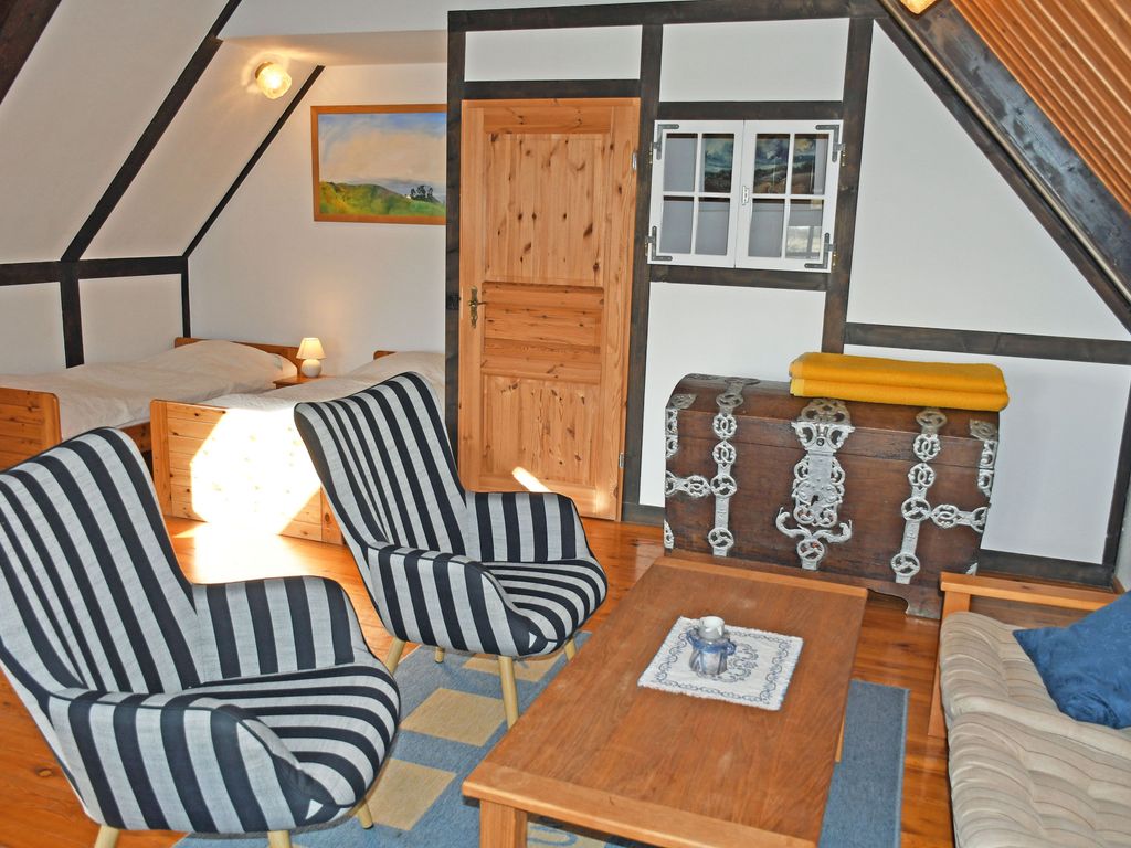 große Ferienwohnung mit Terrasse und Gartenblick (S)