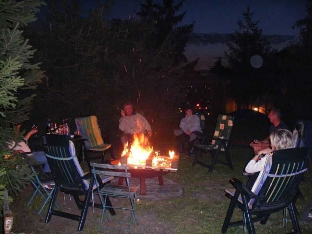 ein Abend am Feuer mit Bier und Wein das muss sein.
