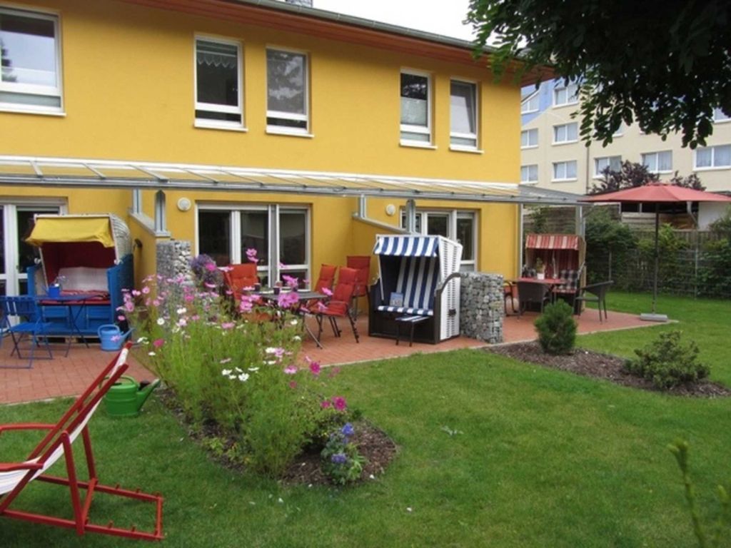 Terrasse mit Garten & Strandkorb