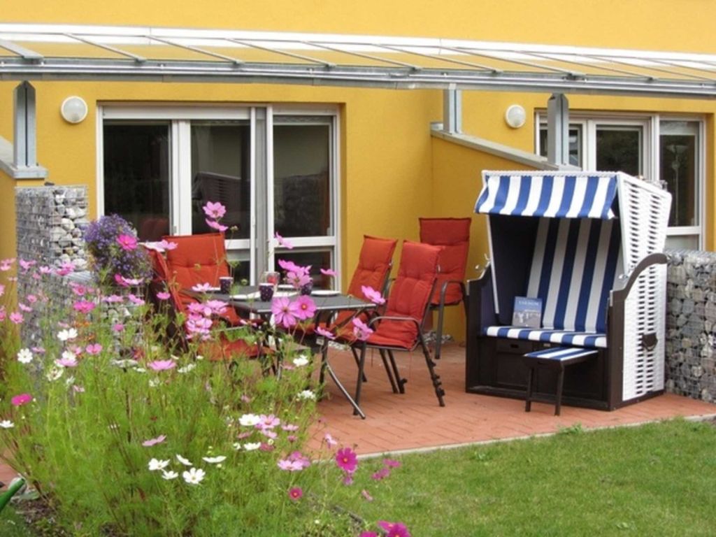 Terrasse mit Garten & Strandkorb