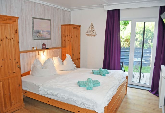 02 Doppelzimmer mit Terrasse