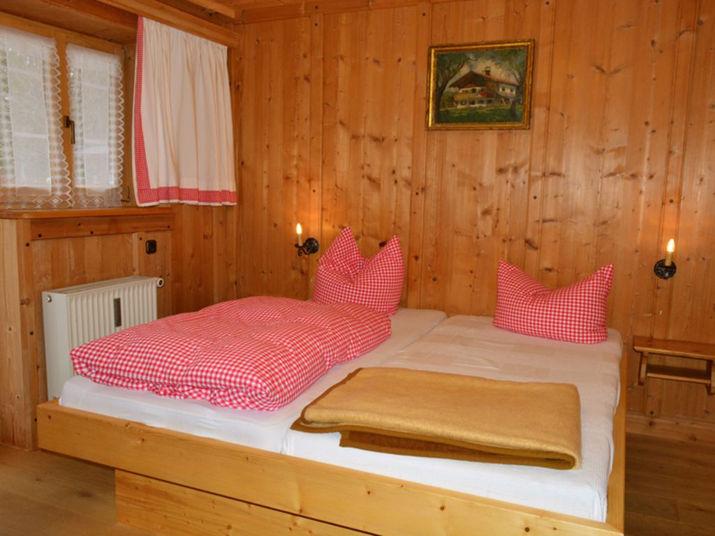 Zi 3; Doppelzimmer als Einzelzimmer mit Blick auf den Kräutergarten