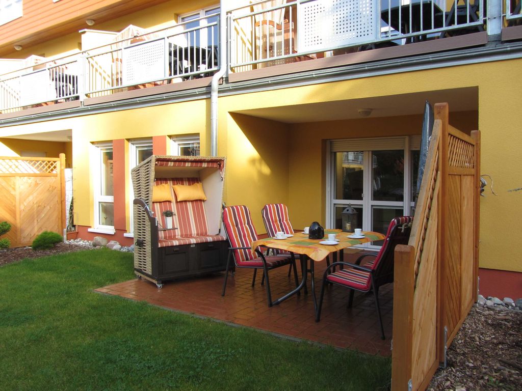 Terrasse mit Strandkorb