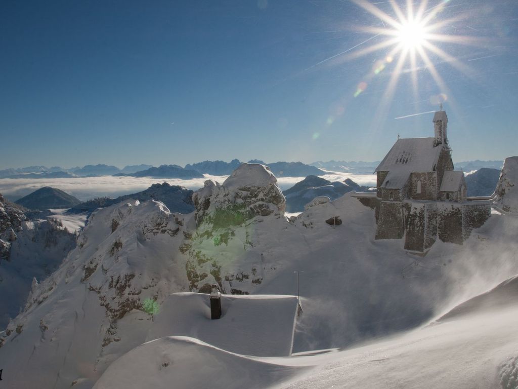 Alpines Wintermärchen: Der Wendelstein, ein unvergessliches Ausflugsziel ganz in der Nähe unseres Gästehauses.