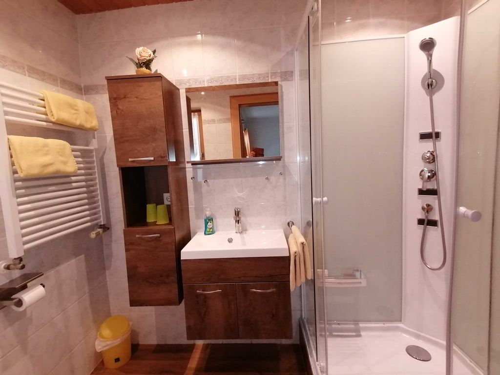 02 FW Gelb
Badezimmer