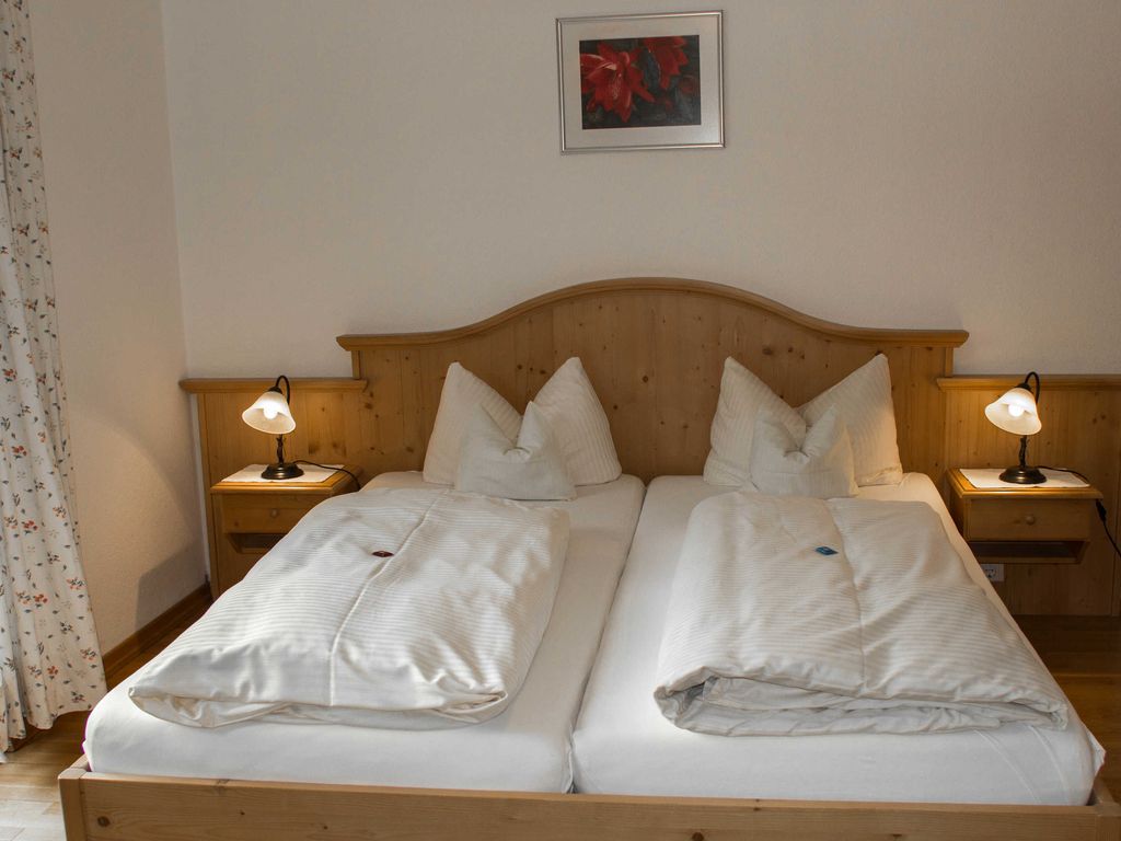 Doppelzimmer im ersten Stock, großes Doppelbett