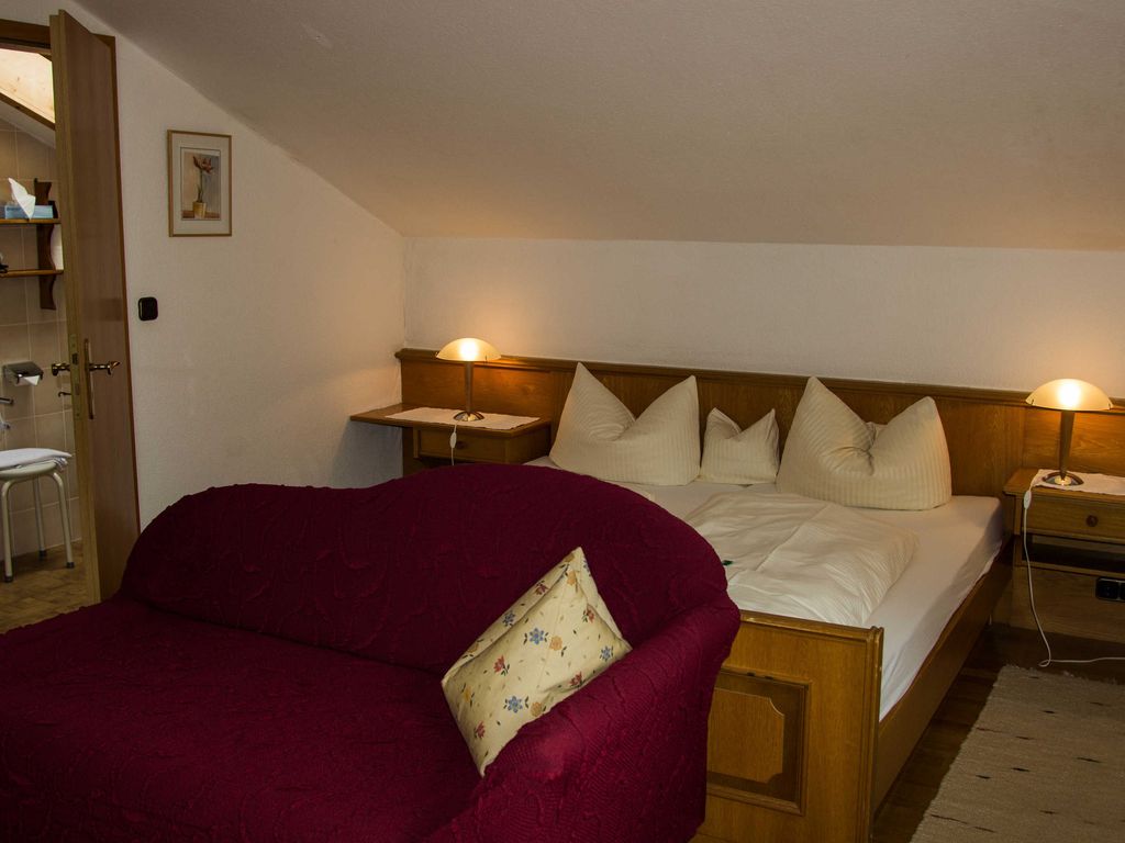 Gemütliches Doppelzimmer mit Couch