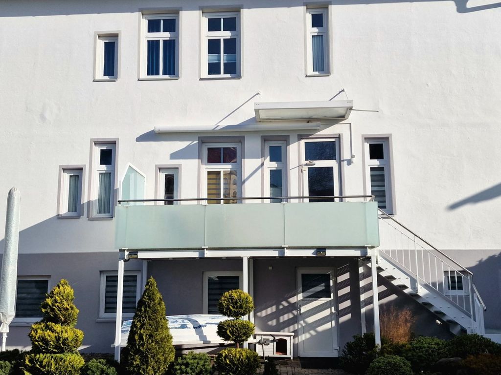 Balkon und Eingang Südseite